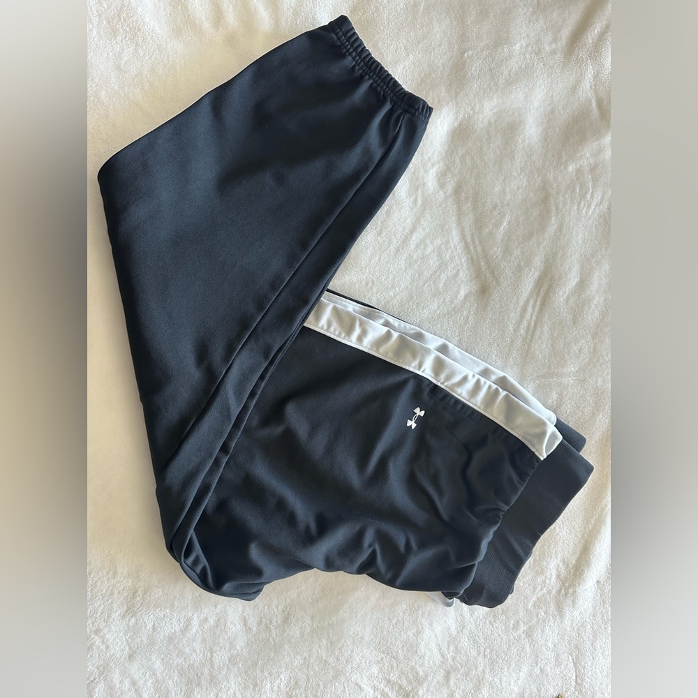 Under Armour Women’s Fleece Joggers, Size XL, Black and White.